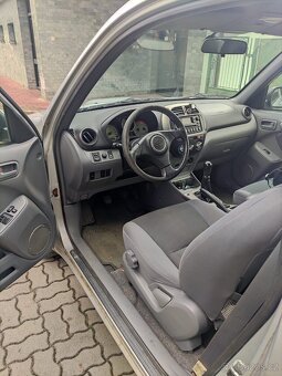 Toyota rav4 2.0D 85kw 4x4r.v 2004 - 10