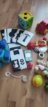 Krabice plná hraček - 10