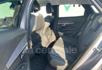 PEUGEOT 3008 II (2) BlueHDi 130 S&S ALLURE 04/2022 - 10