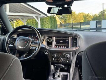 Dodge Charger V8 (2022) – velmi dobrý stav - 10