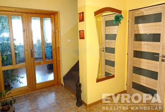 Prodej domu 4+kk s rozlehlou zahradou, vyhřívaným venkovním - 10