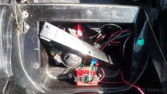 Dětské elektrické autíčko-k opravě - 10