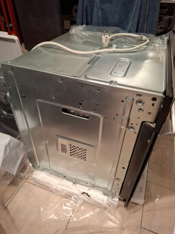 Vestavná parní trouba Electrolux - 10