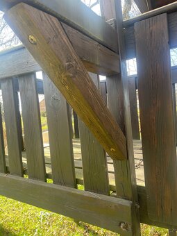 Dětské hřiště klouzačka, houpačka a stříška - 10