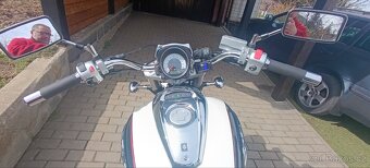 Suzuki Intruder M800 - 10