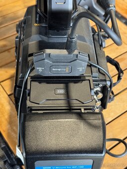 BLACKMAGIC DESIGN URSA BROADCAST G2 - 10
