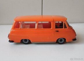 Oranžová Škoda 1203 KDN stará hračka Kaden - 10