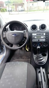 Ford Fiesta 1.3i - 10