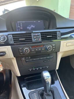BMW 330i XDRIVE - 10