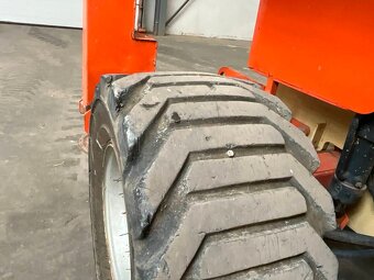 TERÉNNÍ NŮŽKOVÁ PLOŠINA JLG 3394 RT - 10