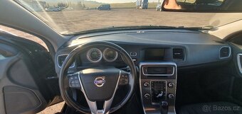 VOLVO V60 2.0 D3 5V 120KW MOMENTUM - 10