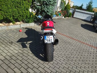 Yamaha YZF R1 - 10