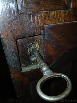 Elegantní a vysoce kvalitní skříňka na polštář z provincie G - 10