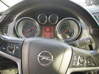 OPEL INSIGNIA 2,0 CDTI 118 kW - 10