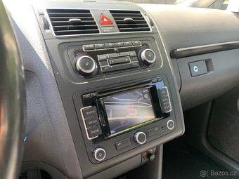 Volkswagen Touran 2.0 TDi 177000KM 7-MÍST r.v. 2011 SERVISKA - 10