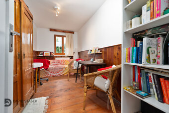 Prodej obrovského domu s různými způsoby využití hned nad Pa - 10