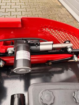 Profesionální - Dálkově ovládaná sekačka na trávu ZANON - 10