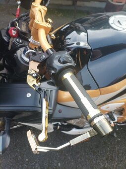 Yamaha FZ1 - 10
