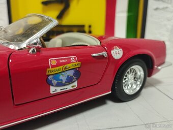 Ferrari 250 GT California 1/18 Hot Wheels - 10