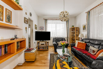 Rodinný dům 5+1 v Úvalech s garáží a nájemníkem - 10