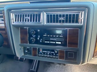Cadillac Brougham - 10