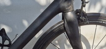 Velmi lehké silniční kolo, vše z karbonu, rám M, SRAM RED - 10