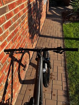 Commencal Meta TR V4 29/M. 100km skoro nové - 10