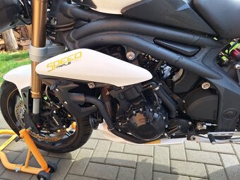 Triumph Speed Triple 1050 - 10