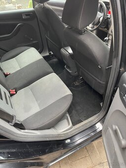 Ford Focus 1.8 - 10