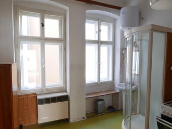 Dva byty - celé patro, K.Vary,  Škroupova ul.- lázeňská zóna - 10