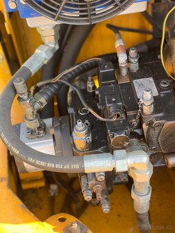 Kolový nakladač - 10