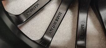 Dvourozměrné disky MAK 8Jx19'' ET38 + 9Jx19'' ET50 - 10