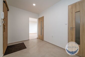 Pronájem bytu 2+1 po rekonstrukci s lodžií, 52 m², Praha 12  - 10
