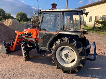 Malotraktor Kubota s kabinou a nakladačem - 10