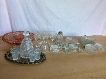 Broušené sklo, porcelán , obrazy a různé poklady - 10