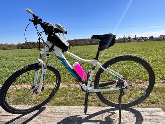 Dámské kolo CUBE - 10