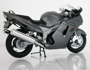 Silniční motocykly Honda TAMIYA (1:12) - 10