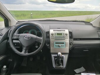 Toyota Corrola verso - 10