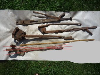 Prodám staré volanty, plechové schránky na nářadí do veterán - 10