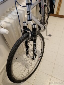 Horské kolo Giant - 10