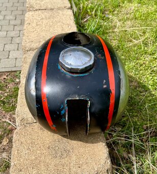 Jawa ČZ 250 350 kývačka - nádrž s víčkem - 10