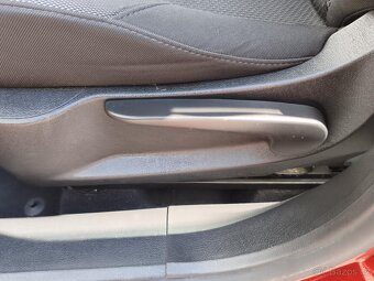 Peugeot 207 1.4 i , 70 kW benzín, 2011 - 10