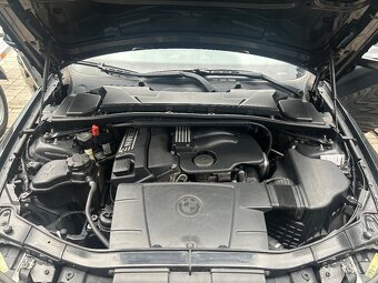 BMW 320I 2005 Automat Černá met. - 10