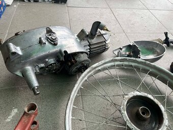 Jawa 50 550 pařez - rozebraný - 10