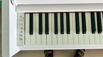 Digitální piano Yamaha YDP-S54WH s židličkou Stagg - 10