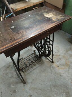 Šicí stroj Lada - 10