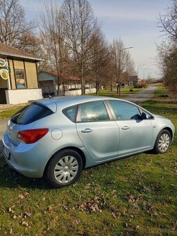 Opel Astra J 1.4i 74kW první majitel najeto pouze 50tis.km - 10