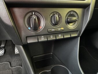 Rapid Spaceback 1.2/55kW KLIMA r.v.2015 najeto 92tkm - 10