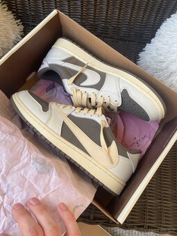 Jordan 1 Low Reverse Mocha Travis Scott 43 - 10