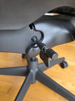 Herman Miller Mirra - 10